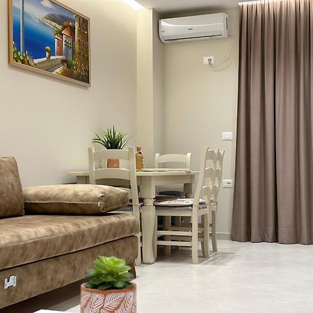 Beachfront Apartment With Balcony Vlorë Buitenkant foto