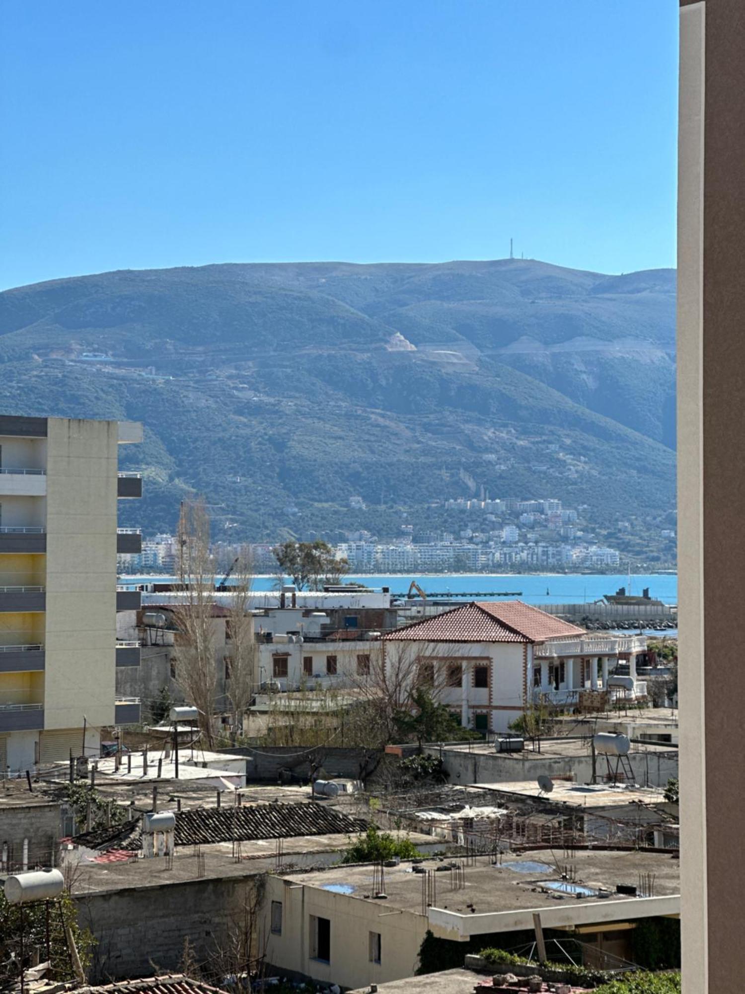 Beachfront Apartment With Balcony Vlorë Buitenkant foto