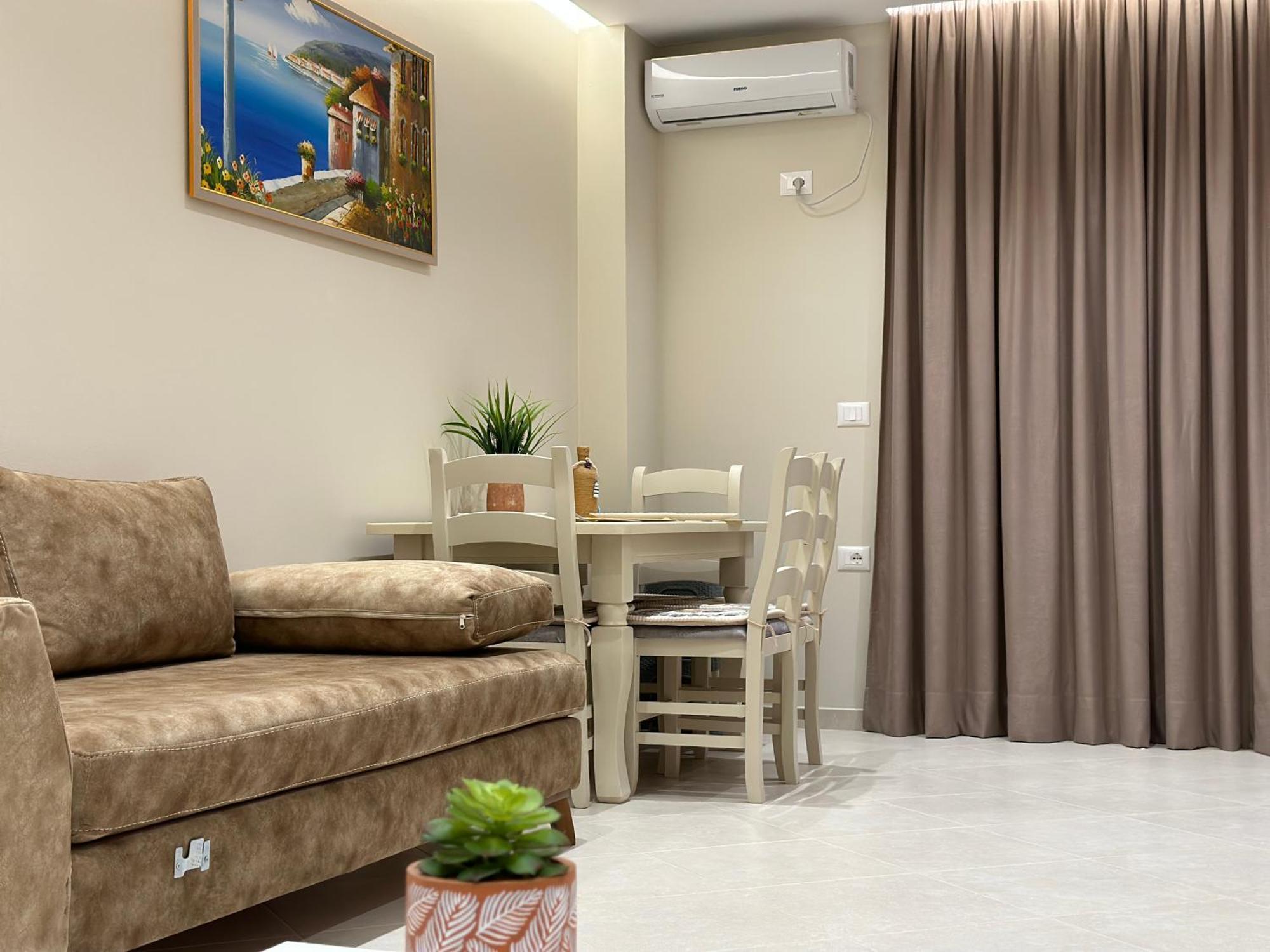 Beachfront Apartment With Balcony Vlorë Buitenkant foto