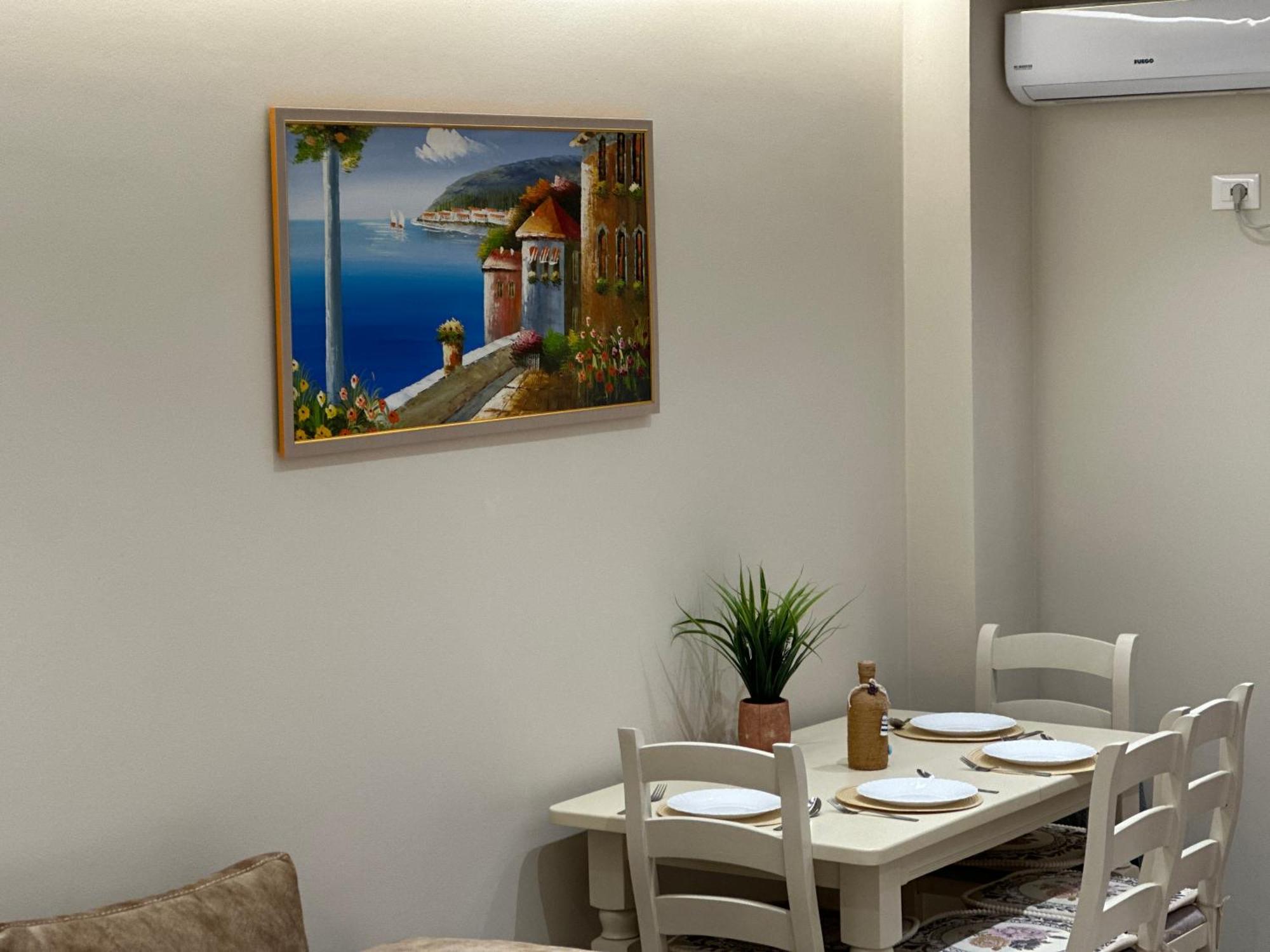 Beachfront Apartment With Balcony Vlorë Buitenkant foto