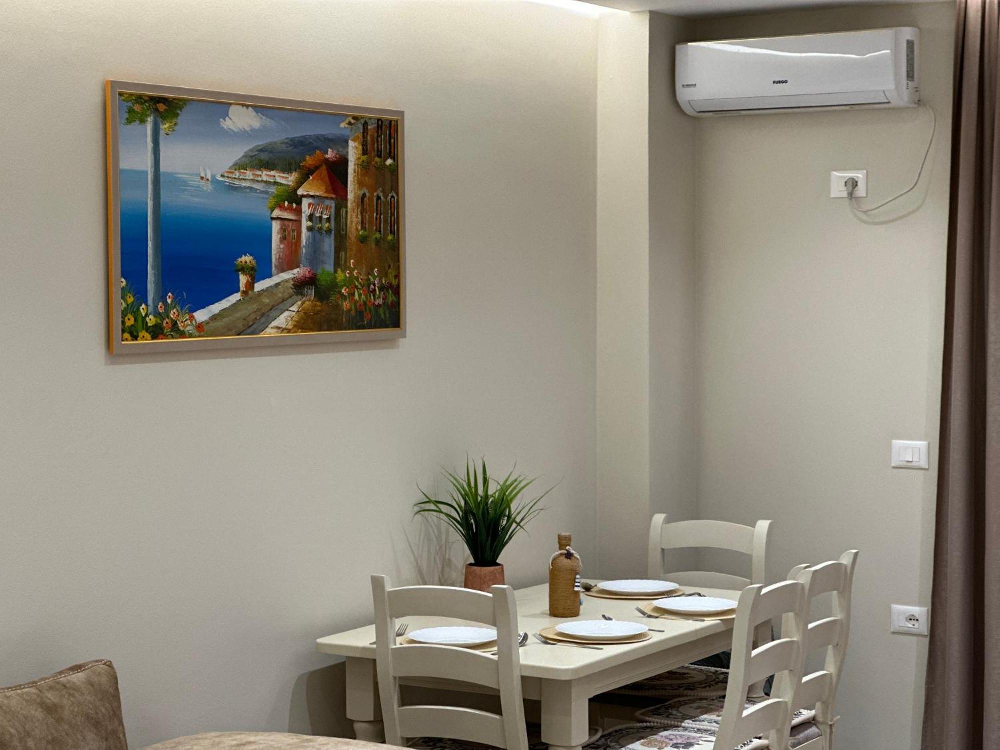 Beachfront Apartment With Balcony Vlorë Buitenkant foto